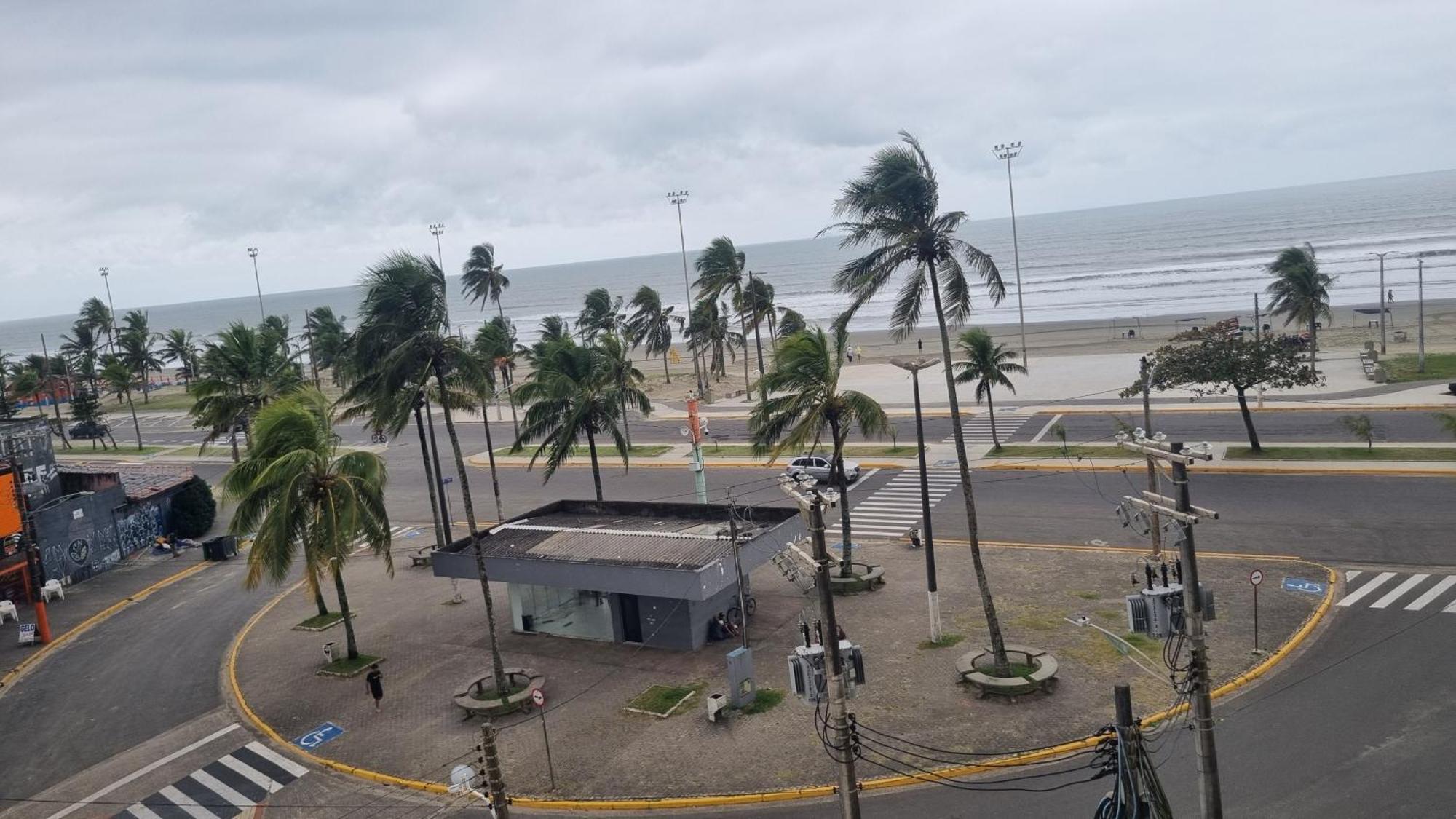 Apto Em Frente Ao Mar - Predio Redondo Peruíbe المظهر الخارجي الصورة